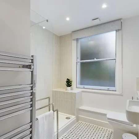 The Grove King Bed Wi-Fi Ev Charger Apartment Cheltenham Exterior photo