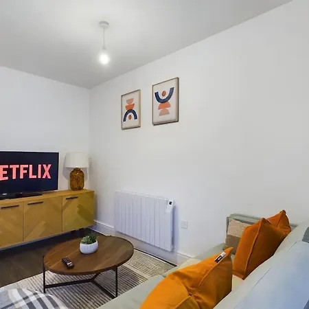 The Grove King Bed Wi-Fi Ev Charger Apartment Cheltenham Exterior photo