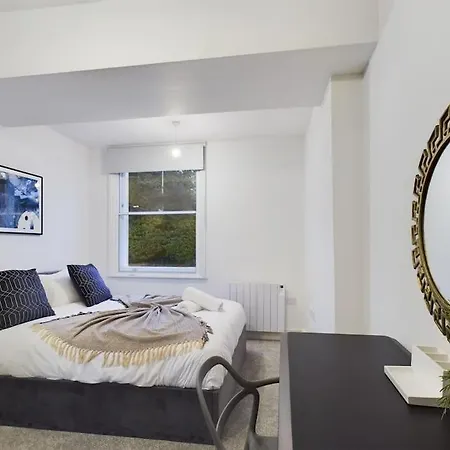 The Grove King Bed Wi-Fi Ev Charger Apartment Cheltenham Exterior photo
